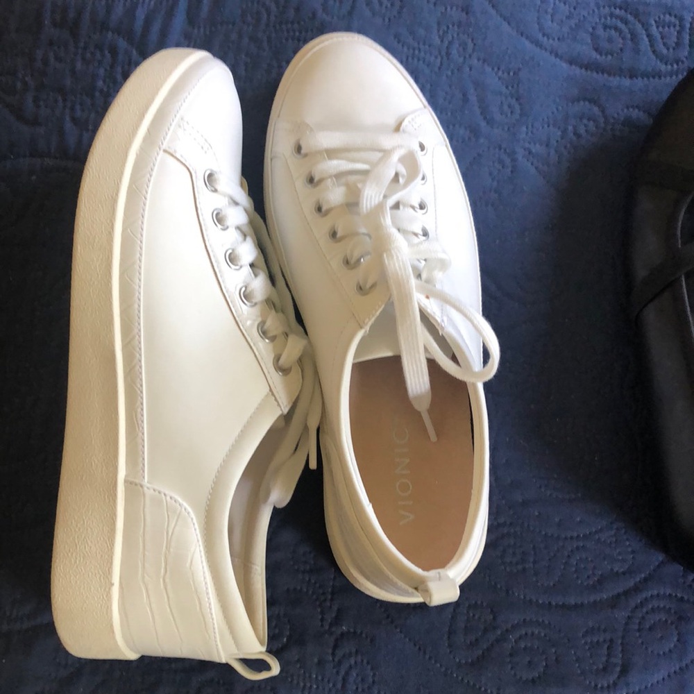 Vionic WINNY White Sneakers Classic Minimalist Design